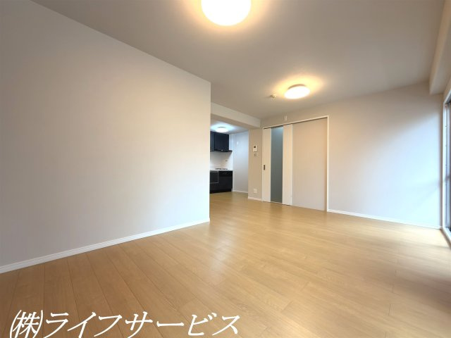 【居間・リビング】 | カーサ東淀川 | リビングルーム１６帖／南西向きのリビングルーム！