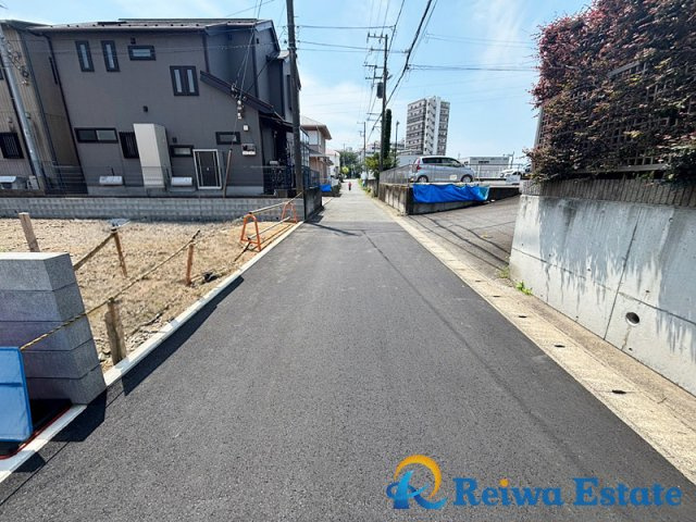 売地　茅ヶ崎市高田4丁目の前面道路含む現地写真