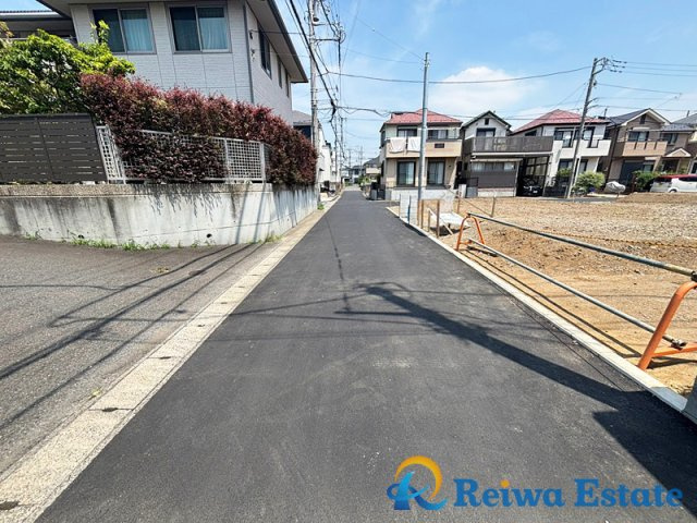 売地　茅ヶ崎市高田4丁目の前面道路含む現地写真