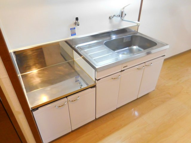 高槻市東五百住町１丁目のアパートのキッチン