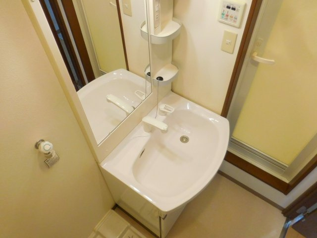 高槻市東五百住町１丁目のアパートの洗面所