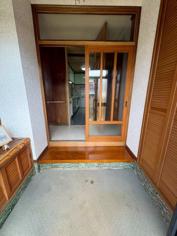 ライズ千歳借家の玄関