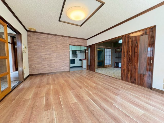 ライズ千歳借家の居間・リビング