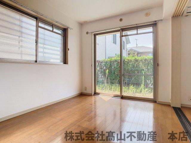 宗像市くりえいと２丁目の賃貸マンションの居間・リビング