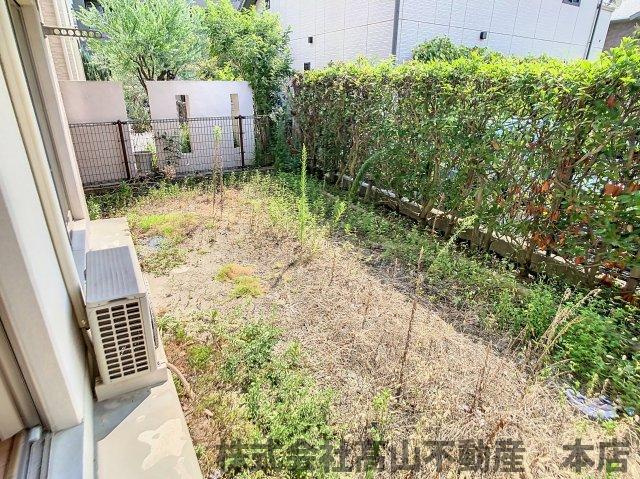 宗像市くりえいと２丁目の賃貸マンションの庭