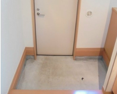 Y・K高円寺の玄関