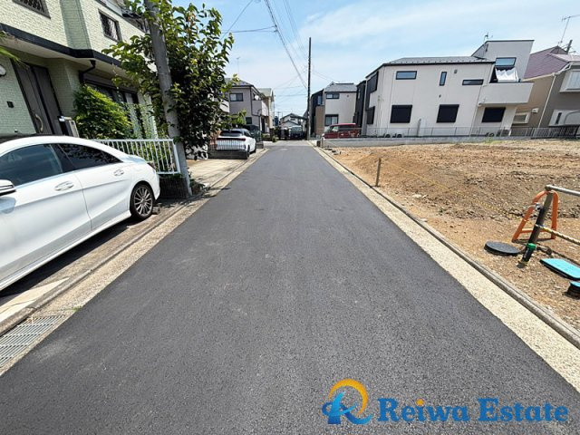 売地　茅ヶ崎市高田4丁目の前面道路含む現地写真