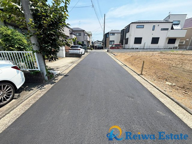 売地　茅ヶ崎市高田4丁目の前面道路含む現地写真