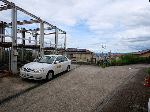 高瀬ハイツ1号館の駐車場