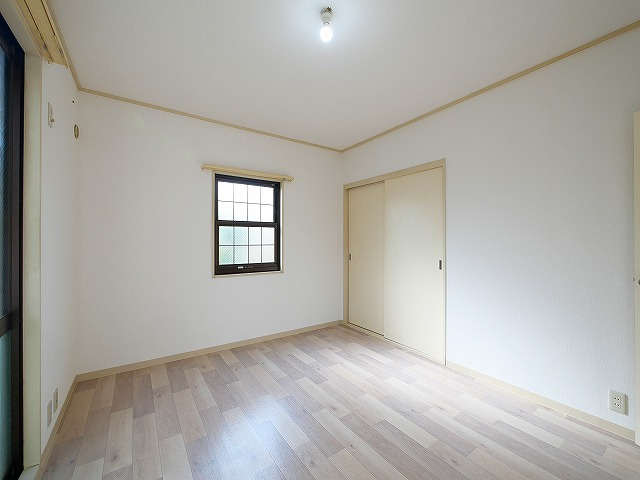 高瀬ハイツ1号館の寝室|落ち着いて過ごせるお部屋なので、寝室にいかがでしょうか
