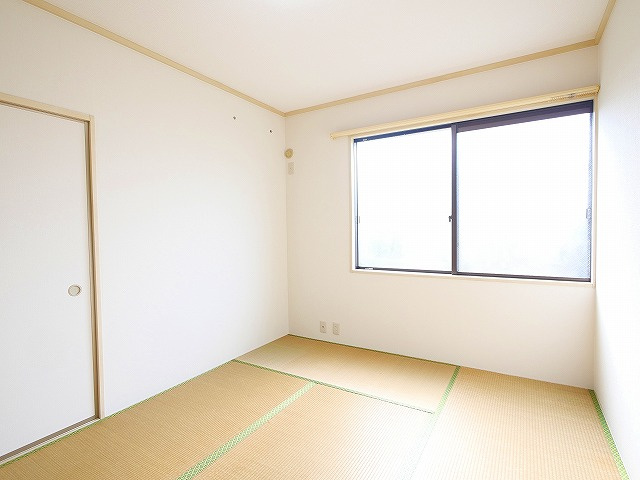 高瀬ハイツ1号館の洋室|明るい洋室です