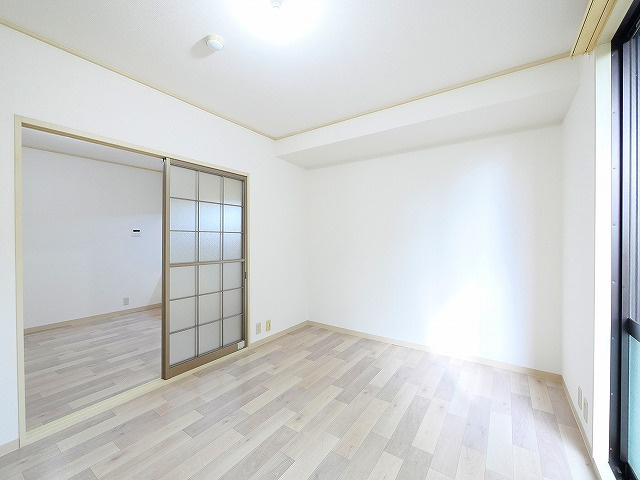高瀬ハイツ1号館の寝室|使い勝手のいい寝室です