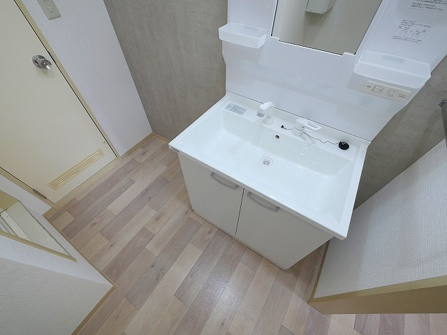 高瀬ハイツ1号館の洗面所|忙しい朝には欠かせない洗面所です