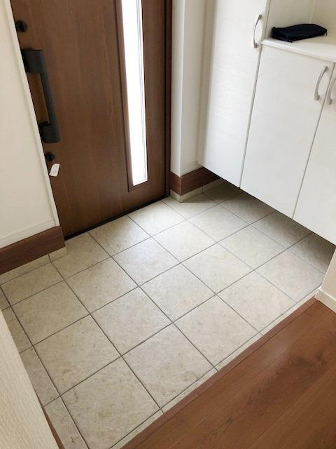 上水新町戸建の玄関
