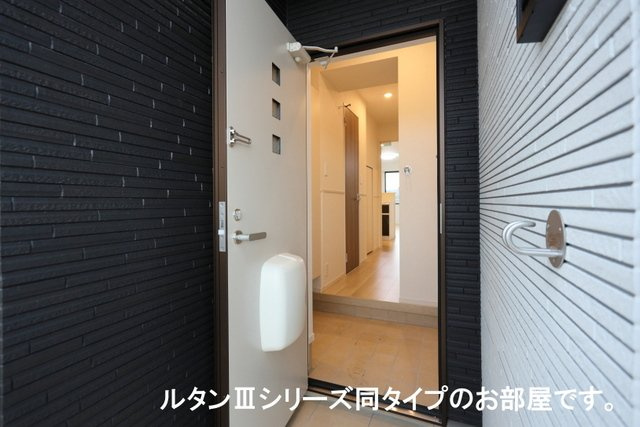 リバーサイド西山の玄関