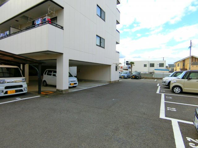 クレインストリート松本の駐車場
