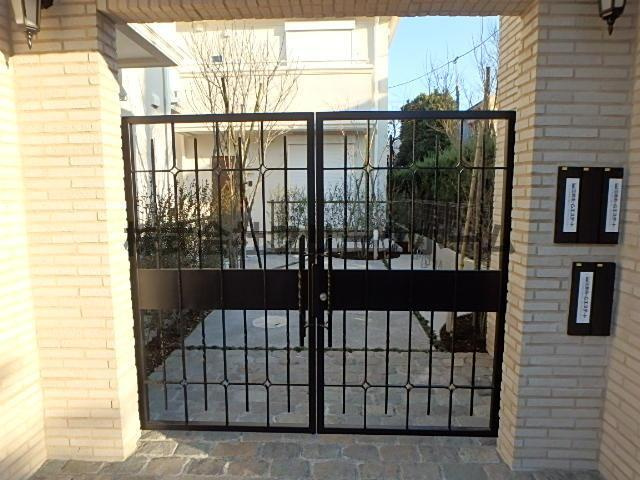 武蔵野市吉祥寺本町４丁目のアパートのエントランス