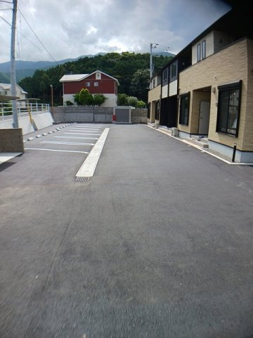 サン・ユリ豊岡の駐車場
