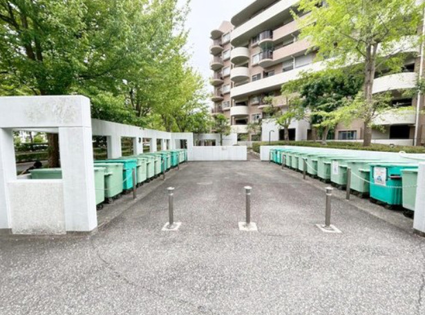 RICウエストコート5番街4番館のその他共用部分|ごみステーション
