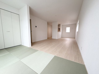  | 三木市志染町東自由が丘一丁目　新築戸建 | ■すぐ横になれる和室は、みんながほっと一息つける空間です♪