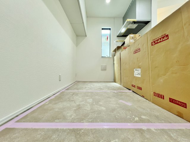 練馬区貫井3丁目 限定1棟のキッチン|人気の対面式システムキッチンを搭載
リビングが見渡せます