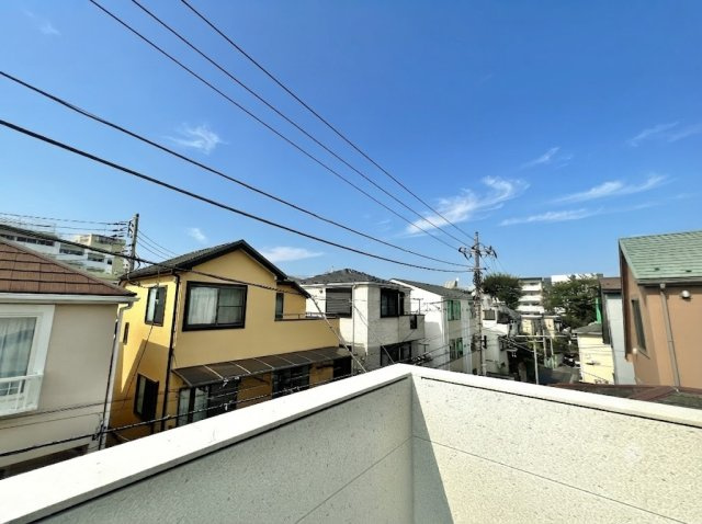 練馬区貫井3丁目 限定1棟のバルコニー|3階バルコニー
陽当り良好でお洗濯物もしっかりと乾きます