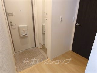 サンシャインS　Aの玄関|便利なシューズクロークあり