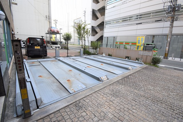 福岡市博多区上川端町の賃貸マンションの駐車場
