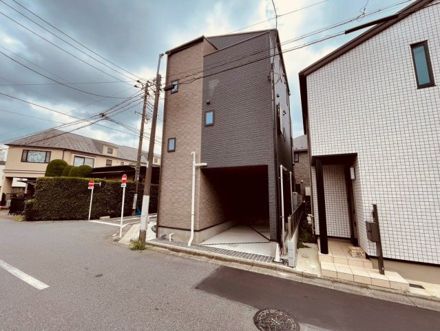 【外観】 | 杉並区南荻窪１丁目　新築戸建て | 洗練されたデザインが街並みに映える、美しい外観の住まい