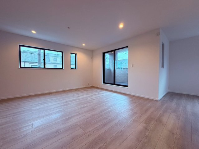 【居間・リビング】 | 杉並区南荻窪１丁目　新築戸建て | くつろぎと団らんの時間を育む、明るく心地よいリビング空間