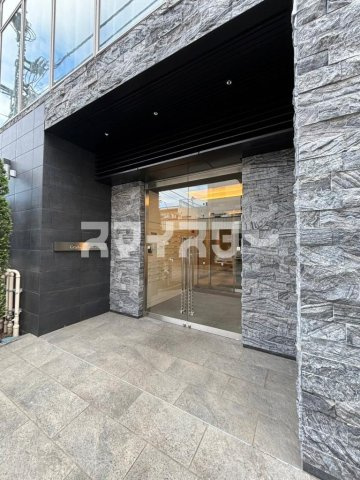 所沢市松葉町の賃貸マンションのエントランス