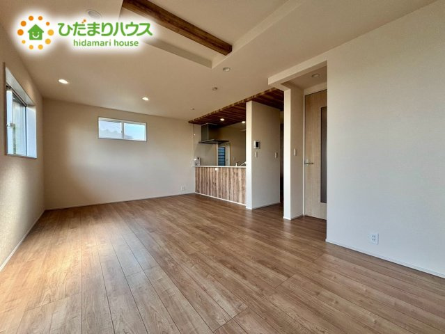 上尾市原市15期　新築戸建　ブルーミング01の前面道路含む現地写真