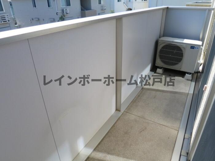 仲介手数料（賃料の1.10ヵ月）の50％OFF対象物件！のバルコニー