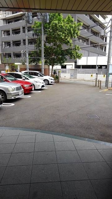 ルピナス天神の駐車場