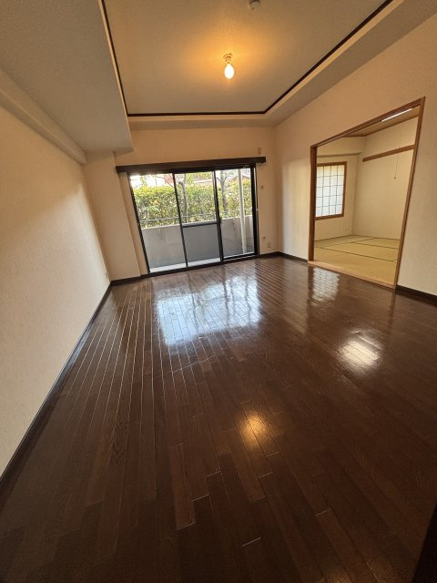 藤和芦屋川ホームズの居間・リビング