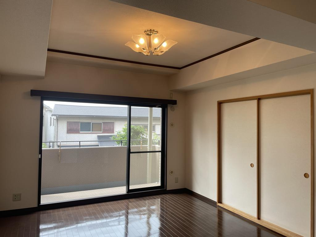 藤和芦屋川ホームズの居間・リビング