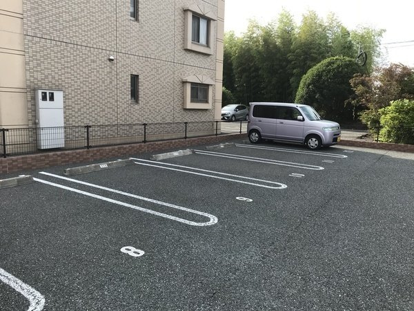 ピュアマンション美咲野の駐車場