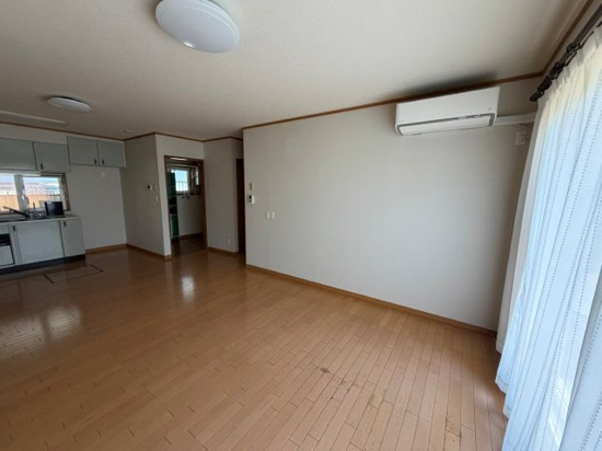 北見市美芳町６丁目１番地１１　中古売家の居間・リビング