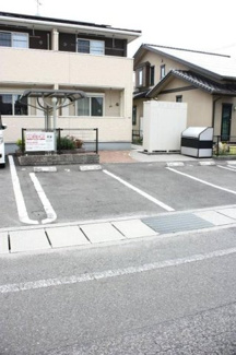 【駐車場】 | ガーデンハウス曙 | 駐車場完備です