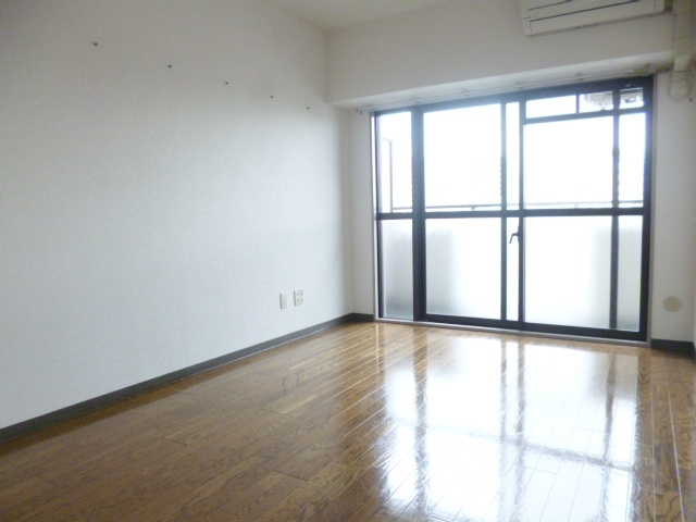 グランドール神谷の洋室|広さもあって使い易い形のお部屋です