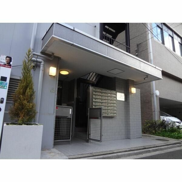 荒川区西尾久２丁目の賃貸マンションのエントランス