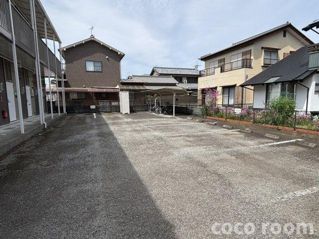 メルベーユの駐車場