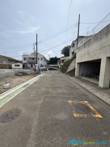 藤沢市大鋸 第22　新築戸建　全２棟２号棟の前面道路含む現地写真