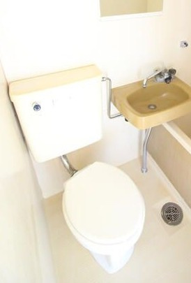 相模原市中央区淵野辺本町２丁目のアパートのトイレ