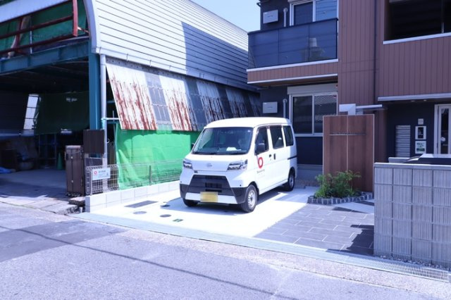 アンシャンテ中根の駐車場