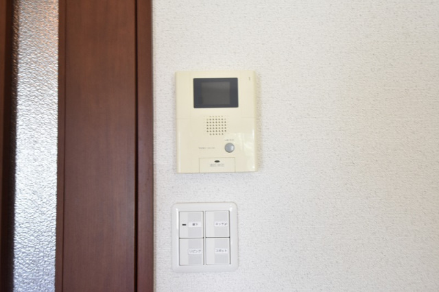 サンパルクMのセキュリティ|角部屋。オートロック付マンションで
ＴＶモニター付インターホンあります。