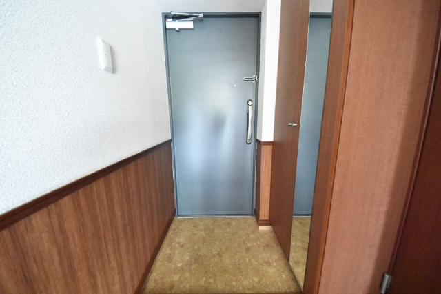 サンパルクMの玄関|広々玄関周り。シューズボックスがあり収納が豊富です。