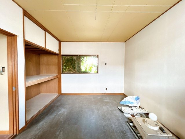 水戸市元吉田町　中古戸建の洋室|【リフォーム中6/13】2階の洋室6帖です。床はクッションフロア張、天井・壁・クロス張替、照明交換します。