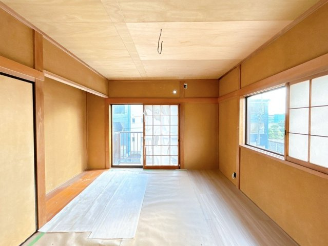 水戸市元吉田町　中古戸建の洋室|【リフォーム中6/13】二階の和室7帖は和洋室に変更します。床フローリング張、天井クロス、壁塗装、照明交換します。