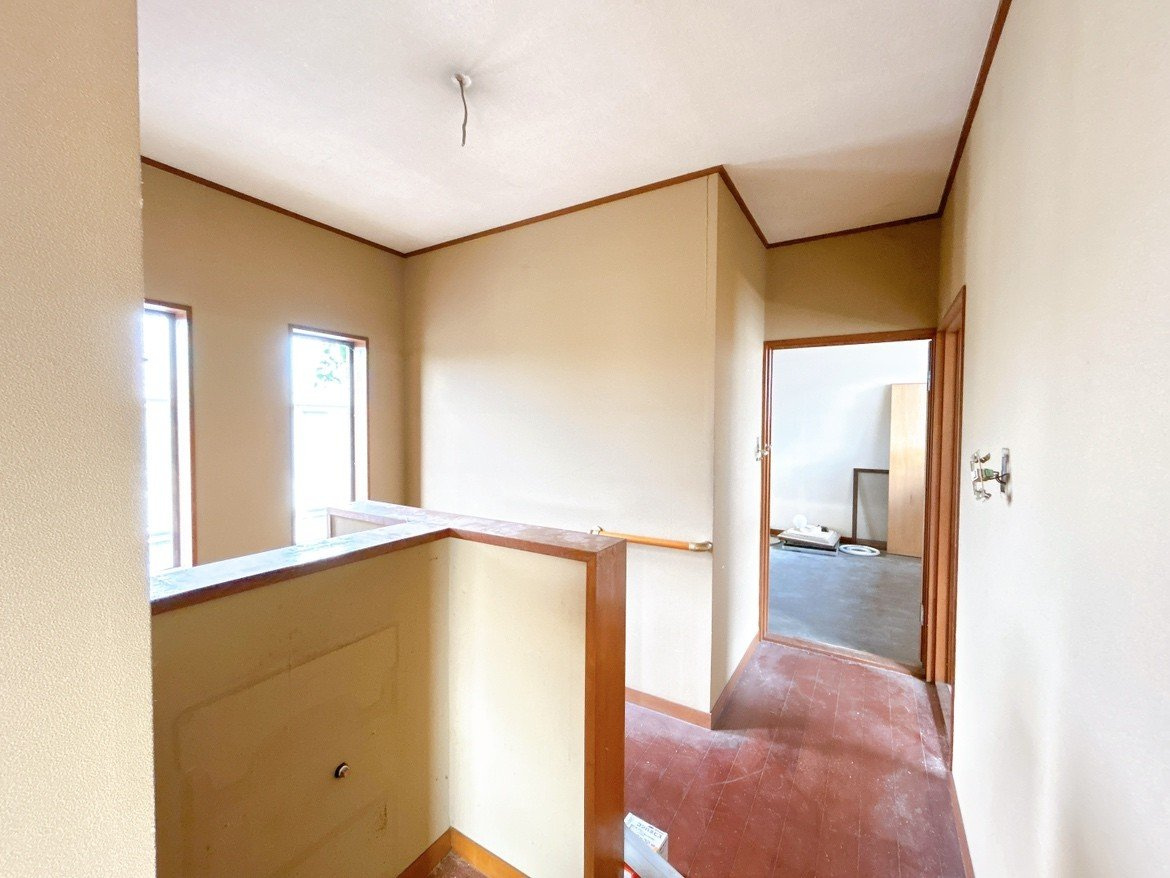 水戸市元吉田町　中古戸建の独立洗面台|【リフォーム中6/13】階段あがったところの洗面台は交換します。